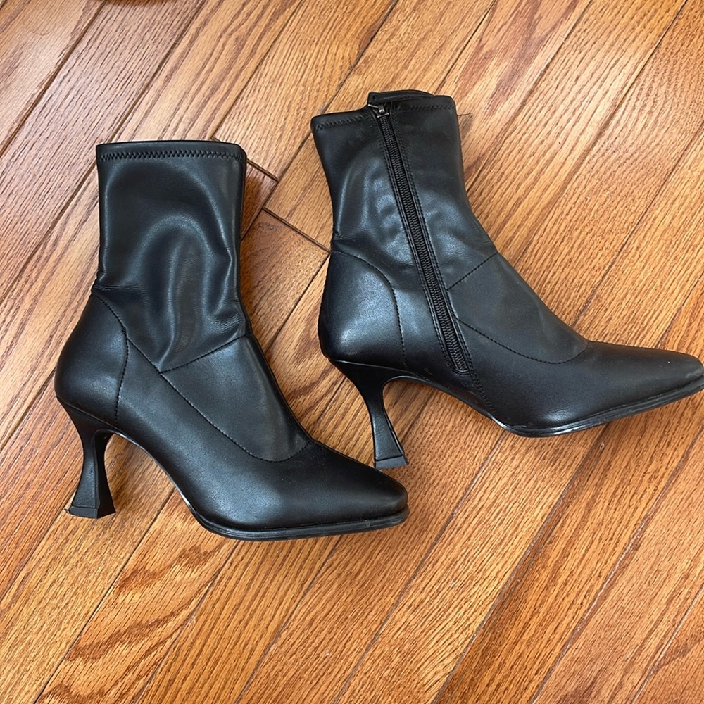 Seychelles good condition size 7